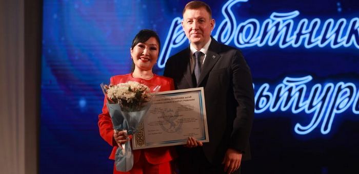 Работников культуры наградили в Республике Алтай