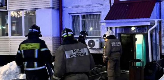 Из горящей пятиэтажки в Горно-Алтайске эвакуировали 12 человек
