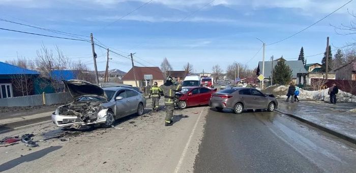 Три автомобиля столкнулись в Майме: серьезно пострадал ребенок