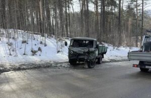 В Манжероке столкнулись УАЗ и грузовик AQADUBZrG9s52El
