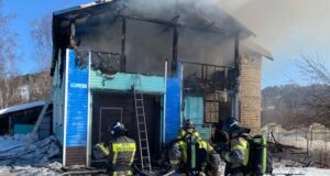 В Кызыл-Озеке горел двухэтажный дом