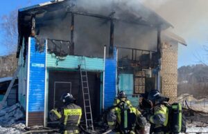В Кызыл-Озеке горел двухэтажный дом