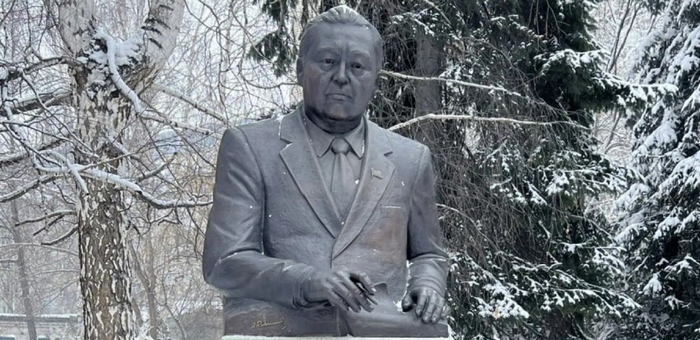В Горно-Алтайске почтили память Михаила Карамаева