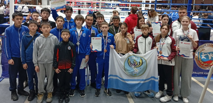 Спортсмены с Алтая стали призерами чемпионата и первенства Сибири по кикбоксингу