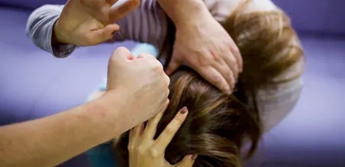 В Ябогане пьяный ревнивец сломал ребра жене