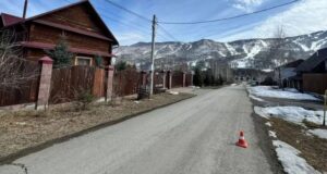 В Озерном водитель без прав сбил пешехода, который слонялся по дороге