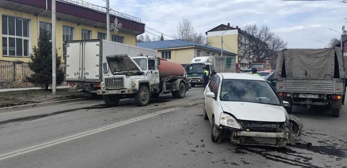 В массовом ДТП в Горно-Алтайске пострадал двухлетний ребенок