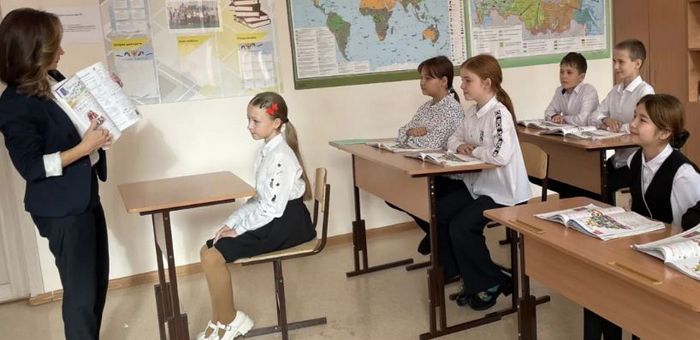 В Республике Алтай продолжается прием заявок на участие в программе «Земский учитель»