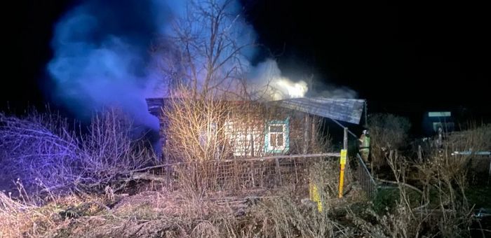 За сутки на Алтае произошло два пожара: горели баня и дом