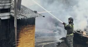 Крупный пожар в Горно-Алтайске: горели хозпостройки и двухэтажный дом