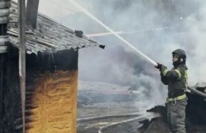 Крупный пожар в Горно-Алтайске: горели хозпостройки и двухэтажный дом