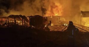 Крупный пожар произошел ночью в Чемале