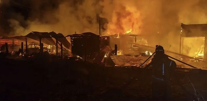 Крупный пожар произошел ночью в Чемале