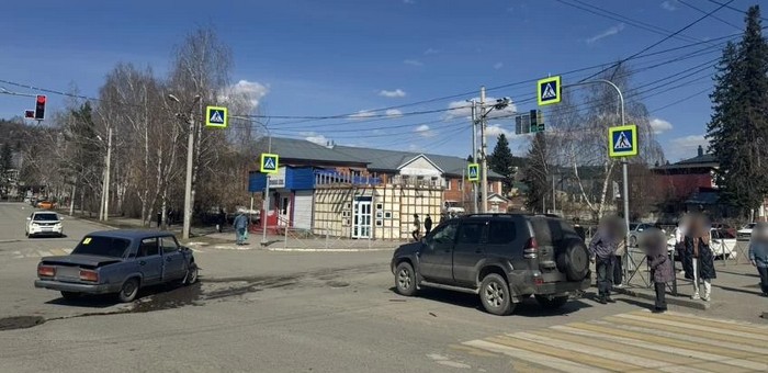 Пенсионер устроил массовое ДТП в Горно-Алтайске, пострадала 51-летняя женщина