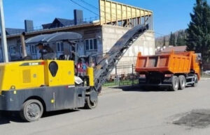 В Горно-Алтайске начался ямочный ремонт дорог