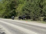 Кемеровский байкер получил травмы, налетев на камень у Манжерока