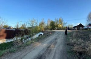 В Горно-Алтайске иномарка слетела с дороги в кювет: женщина-водитель не справилась с управлением