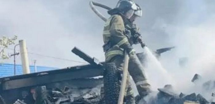 Крупный пожар в Шебалино: горели жилой дом, баня и хозпостройки