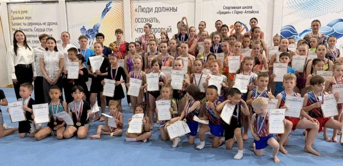 Первенство города по спортивной акробатике прошло в Горно-Алтайске