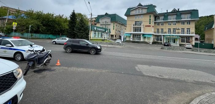 Женщина устроила ДТП в Горно-Алтайске, пострадал мотоциклист