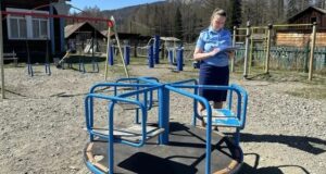 Прокуратура выявила нарушения на детских площадках в Усть-Коксинском районе