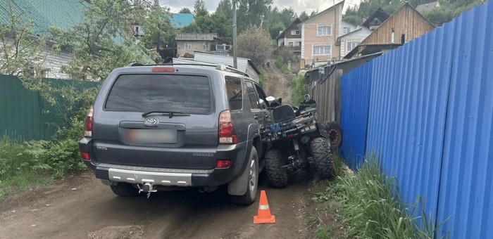 Подросток на квадроцикле врезался в иномарку в Горно-Алтайске