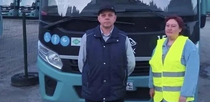 В Горно-Алтайске кондуктор и водитель автобуса спасли пассажирку, которой стало плохо
