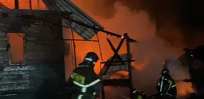 Ночью в Горно-Алтайске произошел крупный пожар