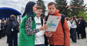 Волонтеры помогают жителям республики принять участие в голосовании за объекты благоустройства