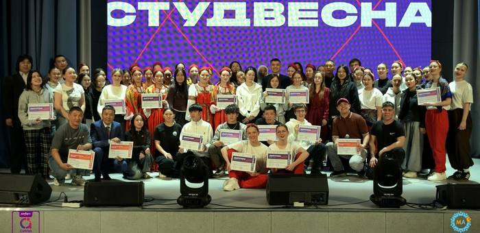 В фестивале «Студенческая весна» приняли участие более 100 человек