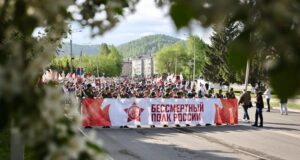 В шествии «Бессмертного полка» в Горно-Алтайске приняли участие 5 тысяч человек