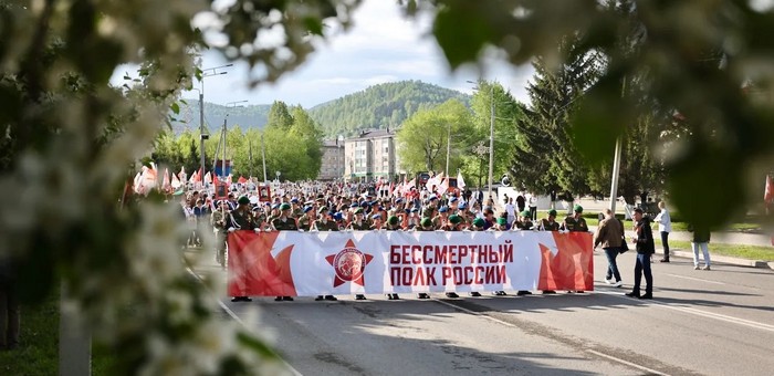В шествии «Бессмертного полка» в Горно-Алтайске приняли участие 5 тысяч человек