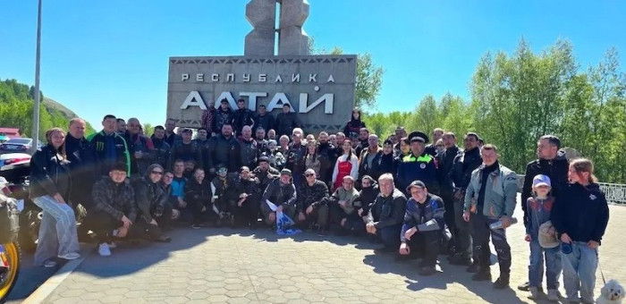 С ветерком, но по правилам: в Республике Алтай открыли мотосезон