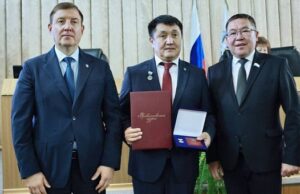 Эжер Малчинов удостоен знака отличия «За безупречную службу в Республике Алтай»