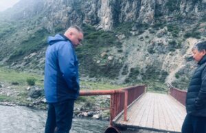 «Единая Россия»: В Шебалино по обращению жителей отремонтирован аварийный мост photo 3