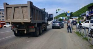 Турист пострадал в ДТП с грузовиком и кроссовером в Майме Турист пострадал в ДТП с грузовиком и кроссовером в Майме