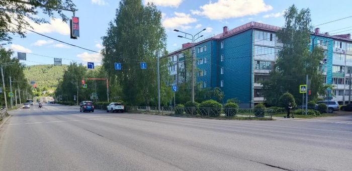 Автоледи на «Лексусе» въехала в автобус, пострадала кондуктор