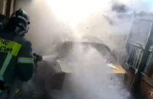 Пожар в Горно-Алтайске: горели автомобиль и гараж