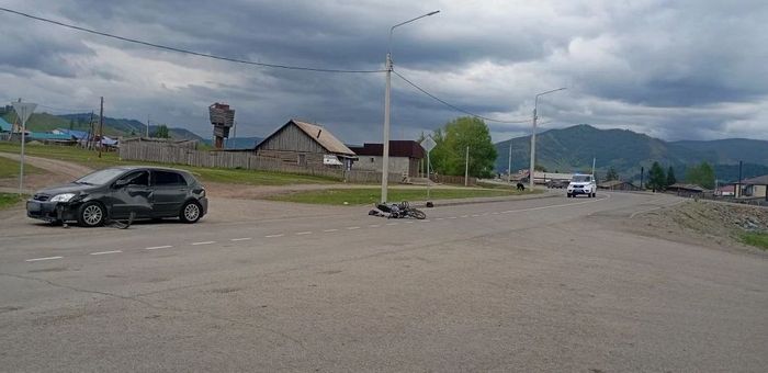 Пожилой мотоциклист серьезно пострадал в ДТП с иномаркой в Ябогане