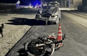 В столкновении иномарки и мотоцикла в Турочаке пострадали два человека
