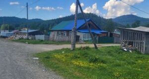 Пьяный мотоциклист врезался в опору ЛЭП и протаранил хозпостройку Пьяный мотоциклист врезался в опору ЛЭП и протаранил хозпостройку