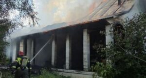 Пожар в двухэтажном доме произошел в Турочаке