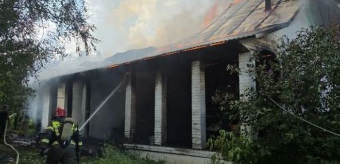 Пожар в двухэтажном доме произошел в Турочаке