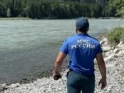 Продолжаются поиски подростка из Новосибирска, упавшего в Катунь