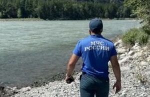 Продолжаются поиски подростка из Новосибирска, упавшего в Катунь