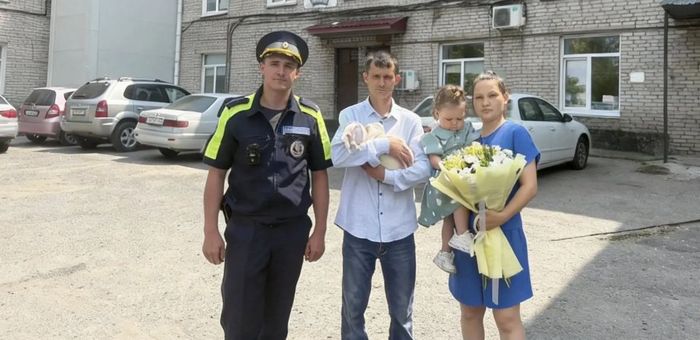 На Алтае автоинспектор помог роженице вовремя добраться до перинатального центра