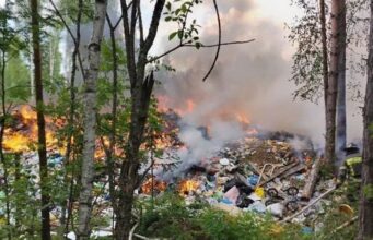 Пожар на мусорном полигоне произошел в Республике Алтай