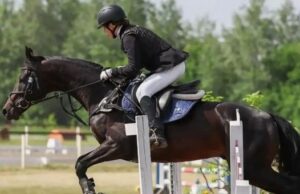 Спортсменки с Алтая блестяще выступили на чемпионате СФО по конному троеборью Спортсменки с Алтая блестяще выступили на чемпионате СФО по конному троеборью