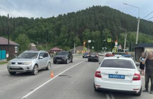 Девушка на иномарке сбила 66-летнего мотоциклиста в Элекмонаре