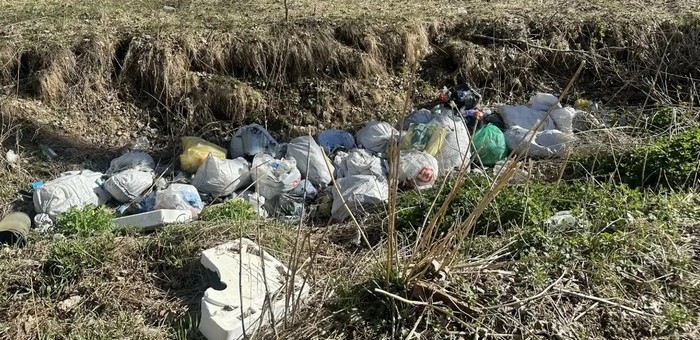 В Усть-Коксе после вмешательства прокуратуры убрали свалку на берегу Катуни